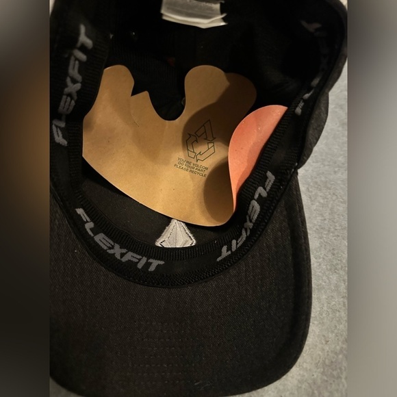 NWT Volcom flexfit full stone Heather hat size S/M - Picture 6 of 6